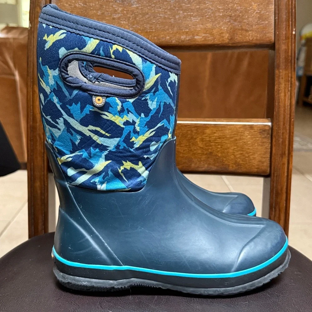 Bogs Classic II Winter Mountain Boot - Youth Size 5 Navy Yellow, Light Blue